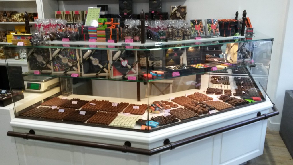 Une vitrine toute neuve et pleine de chocolats d'exception 